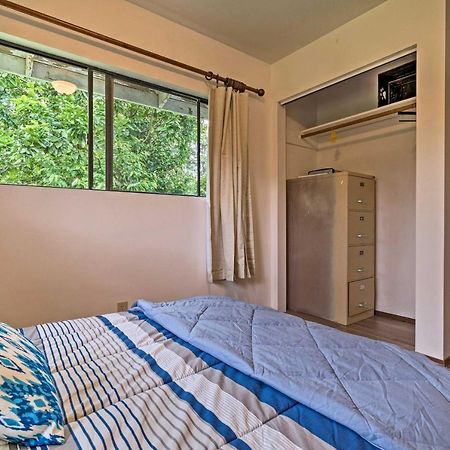 Peaceful Abode With Deck, 13 Mi To Black Sand Beach! Naalehu Exteriér fotografie
