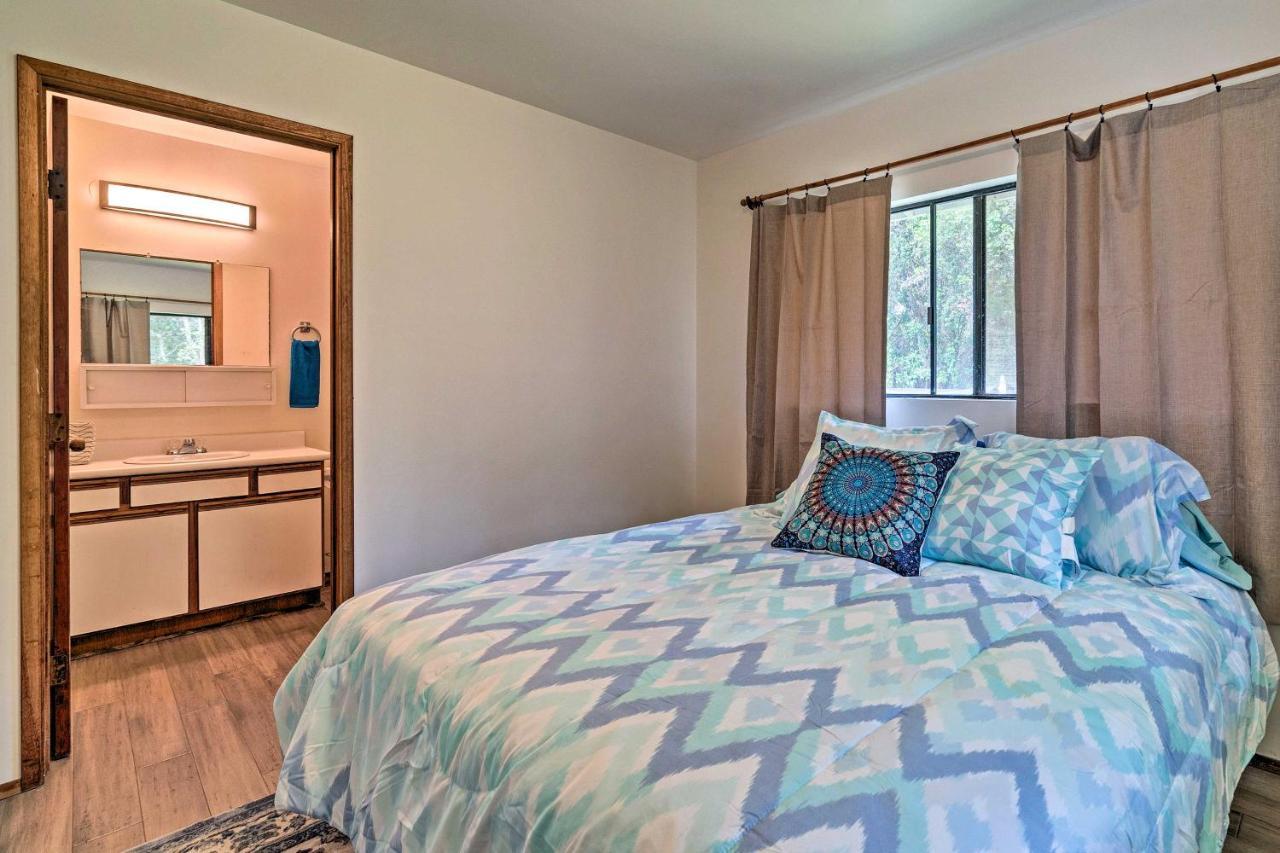 Peaceful Abode With Deck, 13 Mi To Black Sand Beach! Naalehu Exteriér fotografie