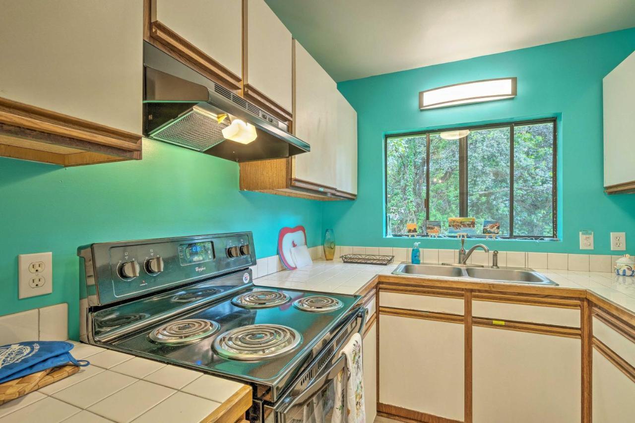 Peaceful Abode With Deck, 13 Mi To Black Sand Beach! Naalehu Exteriér fotografie