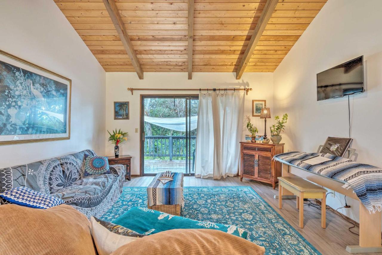 Peaceful Abode With Deck, 13 Mi To Black Sand Beach! Naalehu Exteriér fotografie