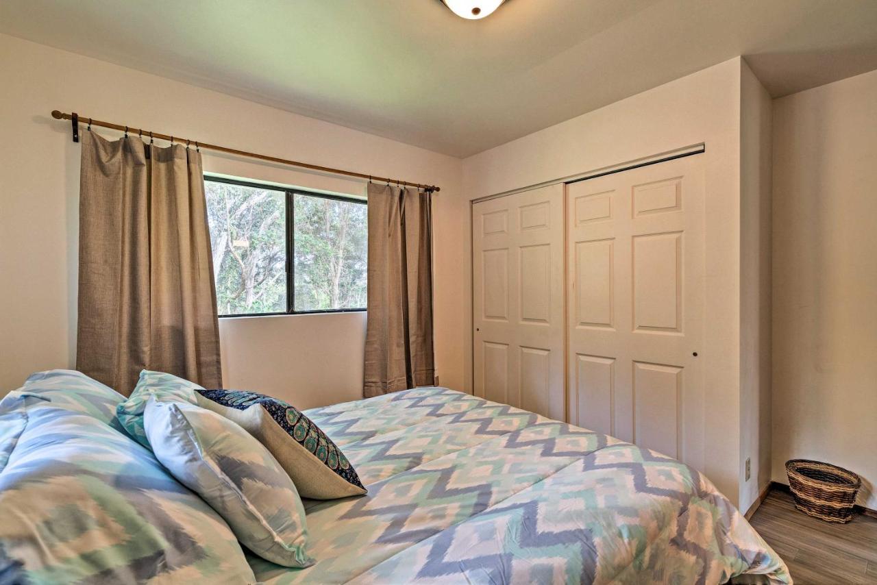 Peaceful Abode With Deck, 13 Mi To Black Sand Beach! Naalehu Exteriér fotografie